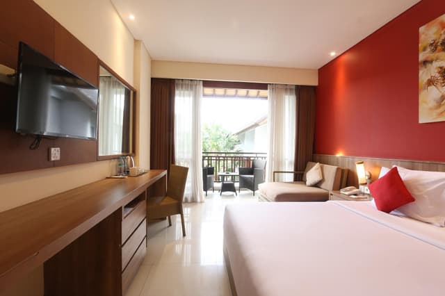 Deluxe Premier Room, Double Bed with Pool View