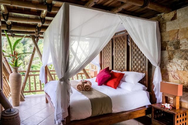 Harmony Treehouse with Mountain View