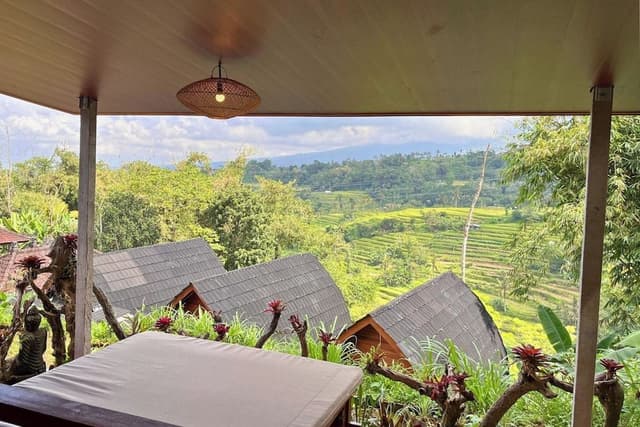 Wooden Suite with Mountain View