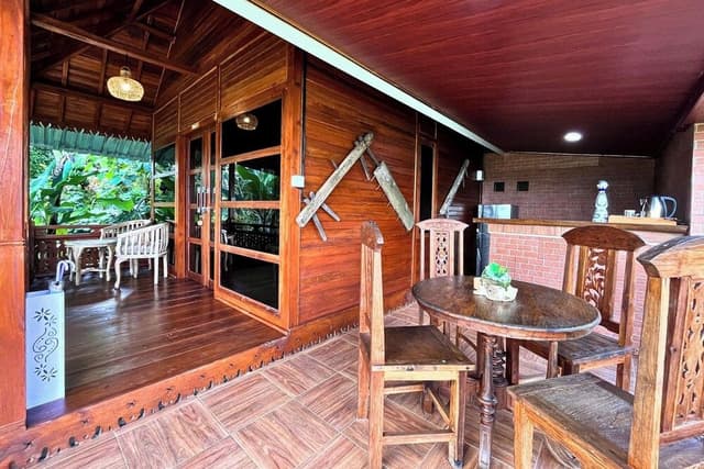 Wooden Suite with Mountain View