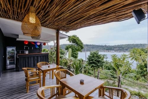 Sunday Huts Lembongan3