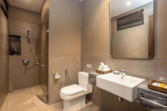 Suite with Pool View and Free Afternoon Tea