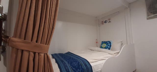 1 Person in 8-Bed Dormitory with Shared Bathroom - Mixed