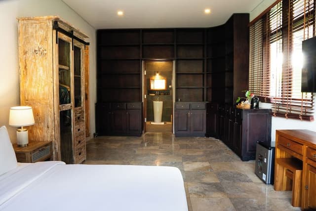 Luxury Suite, 1 King Bed, Non Smoking, Garden View