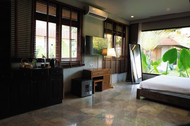 Luxury Suite, 1 King Bed, Non Smoking, Garden View