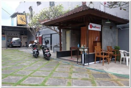 RedDoorz near Penimbangan Beach Singaraja RedDoorz near Penimbangan Beach Singaraja