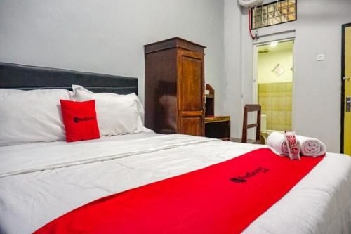 เรดดอร์ซ เนียร์ เปนิมบันกัน บีช สิงการาจา (RedDoorz near Penimbangan Beach Singaraja)3