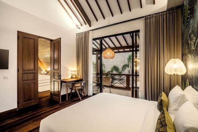 Deluxe Villa, 4 Bedrooms, Bathtub, Pool View