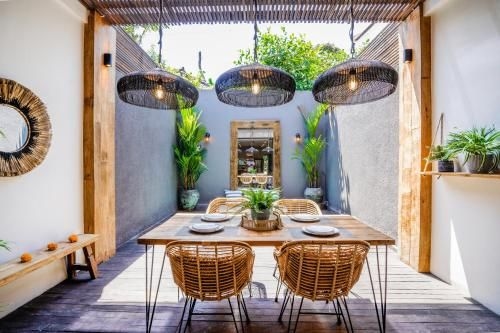 แคงกู โมเดิร์น ทรอปิคอล ดีไซเนอร์ ทาวน์เฮาส์ (Canggu Modern-Tropical Designer Townhouse)0
