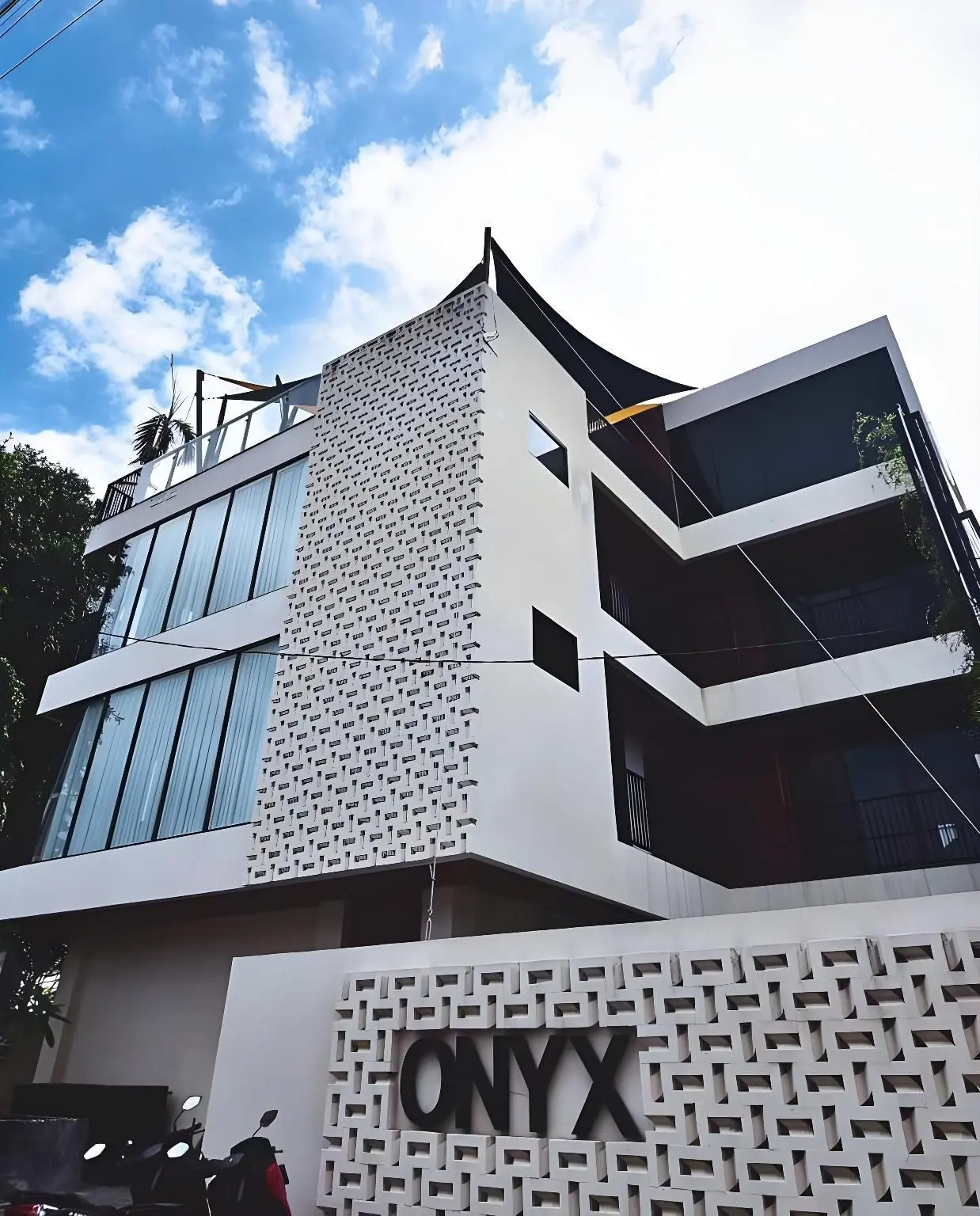 โรงแรมโอนิกซ์บีช โรงแรมโอนิกซ์บีช