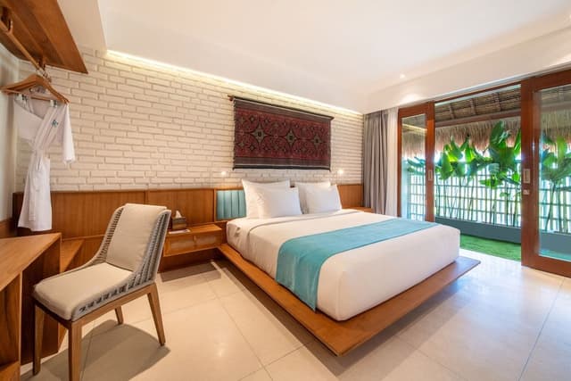 Courtyard Room