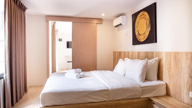 Suite with Kitchen