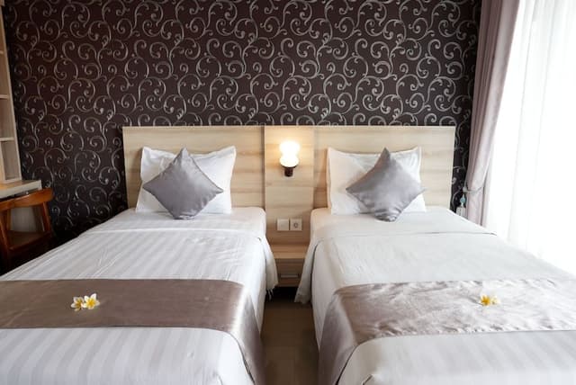 Deluxe Twin Room, 2 Twin Beds, Smoking, Pool View