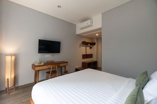 Deluxe Pool Access Room