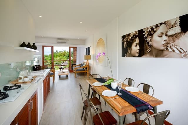 Deluxe Duplex, 2 Bedrooms, Kitchen, Poolside