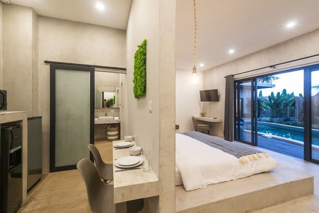 Deluxe Studio, Pool View