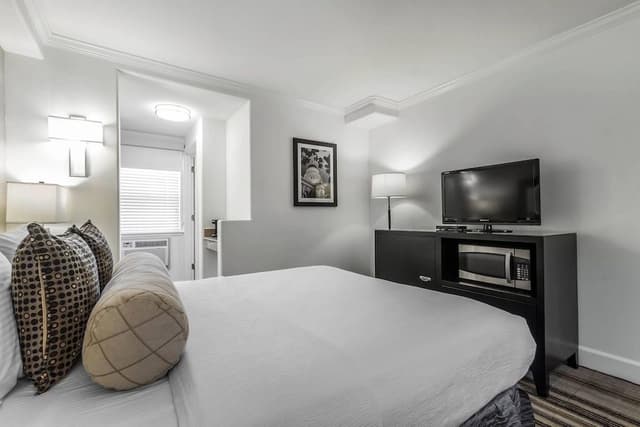 Standard Room, 1 Queen Bed, Non Smoking
