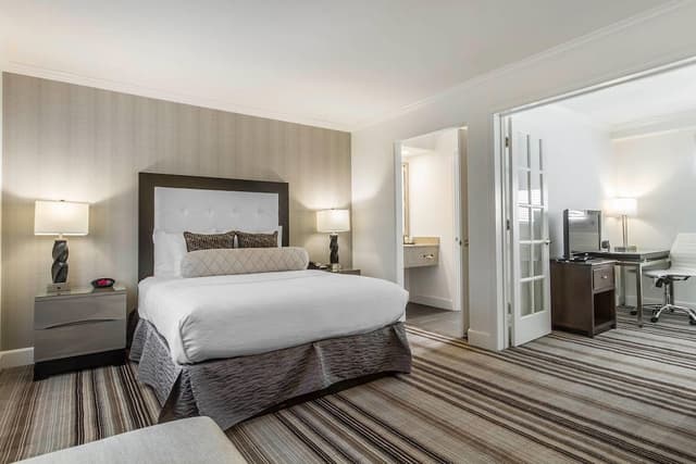 Suite, 1 Queen Bed, Non Smoking