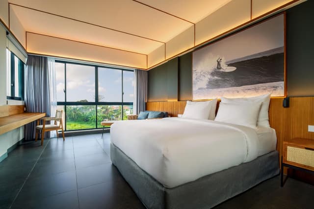 Deluxe - 1 King Bed