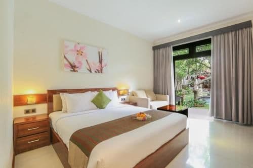 Deluxe King Suite with Pool View