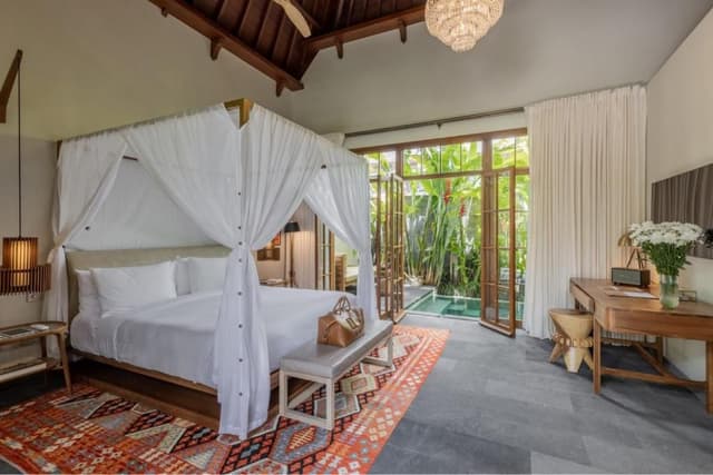 Pavilion Pool Suite With Daily Breakfast