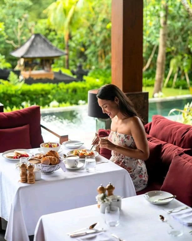 Pavilion Pool Suite With Daily Breakfast
