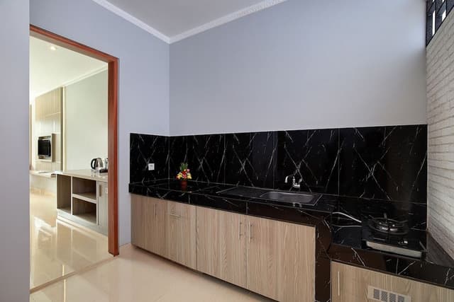 Suite, Pool Access