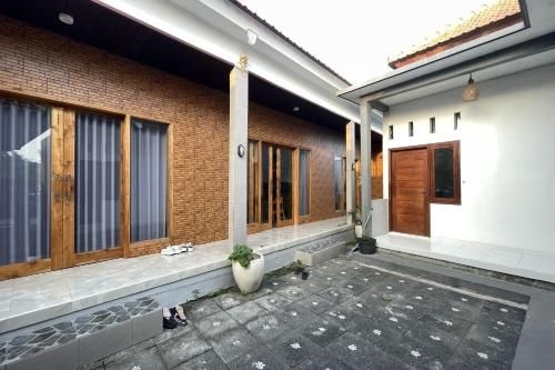 Zee House0