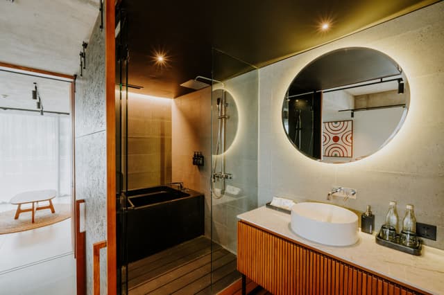 Premier Pool Suite Plus King - Room Only