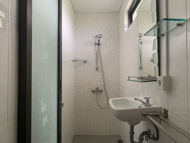 Standard Twin Room (Sunflower)
