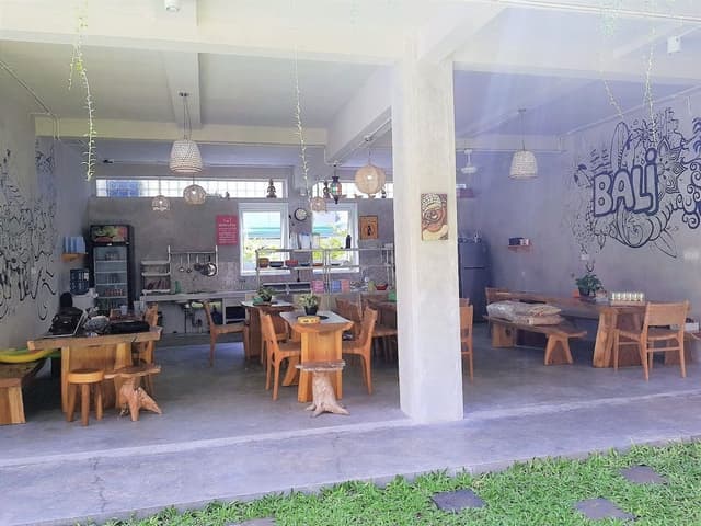Shared Dormitory, Women only