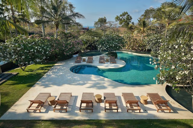 One Bedroom Apartment with Sea View