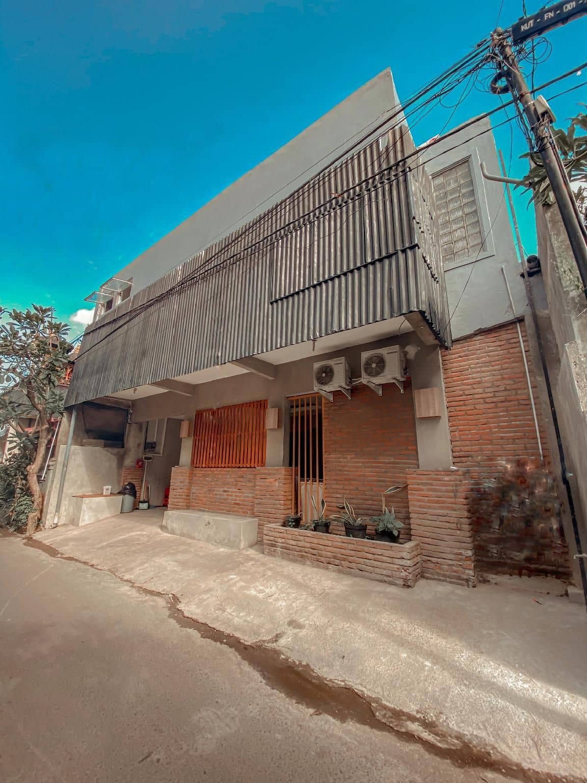 RedDoorz Hostel Near Ngurah Rai Airport Kuta RedDoorz Hostel Near Ngurah Rai Airport Kuta