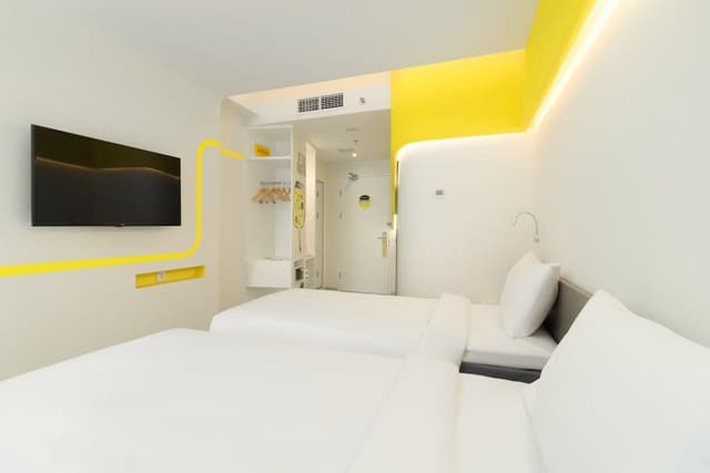YELLO Room