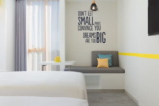YELLO Room