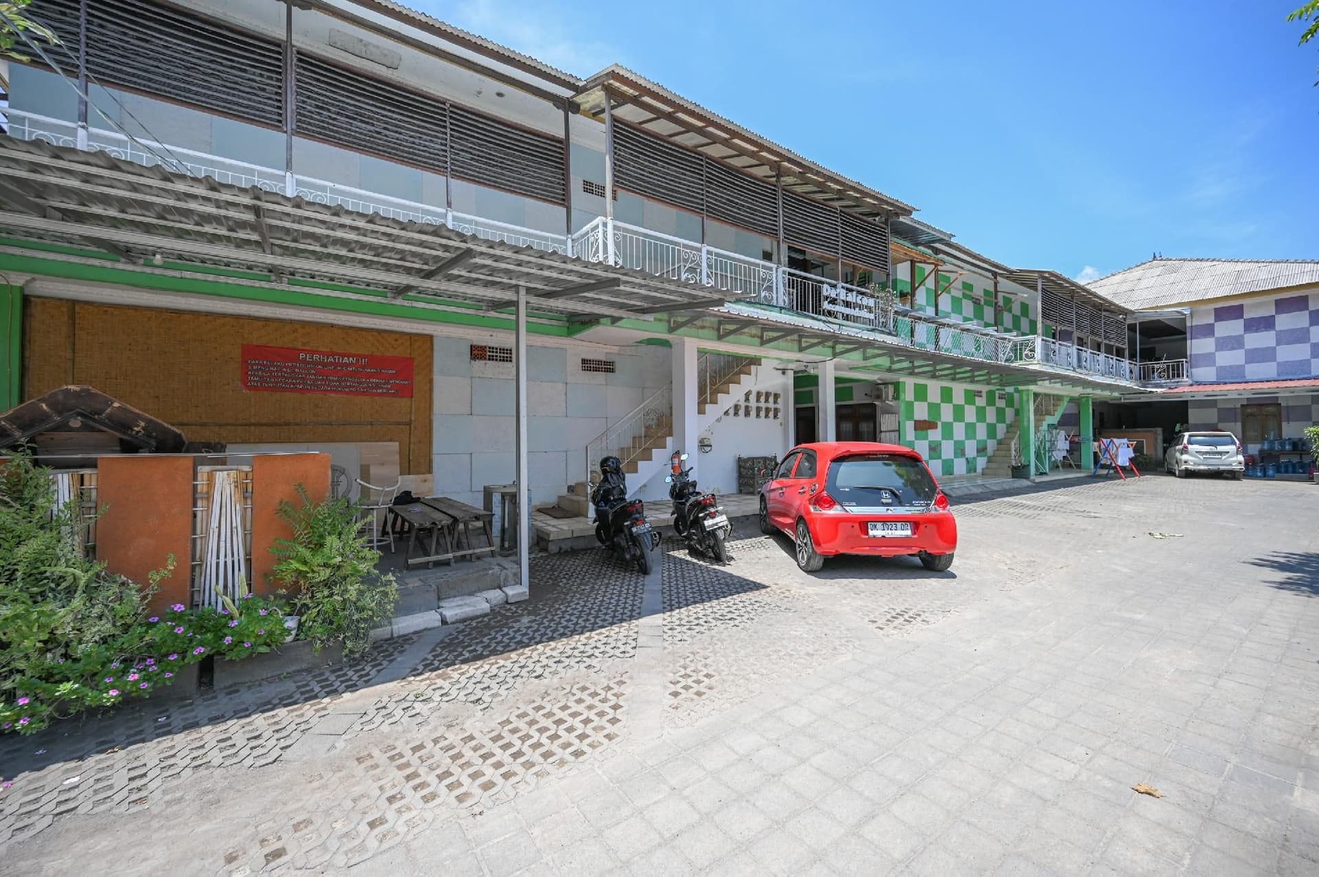 RedDoorz @ De'balcon Accomodation Kuta Bali RedDoorz @ De'balcon Accomodation Kuta Bali