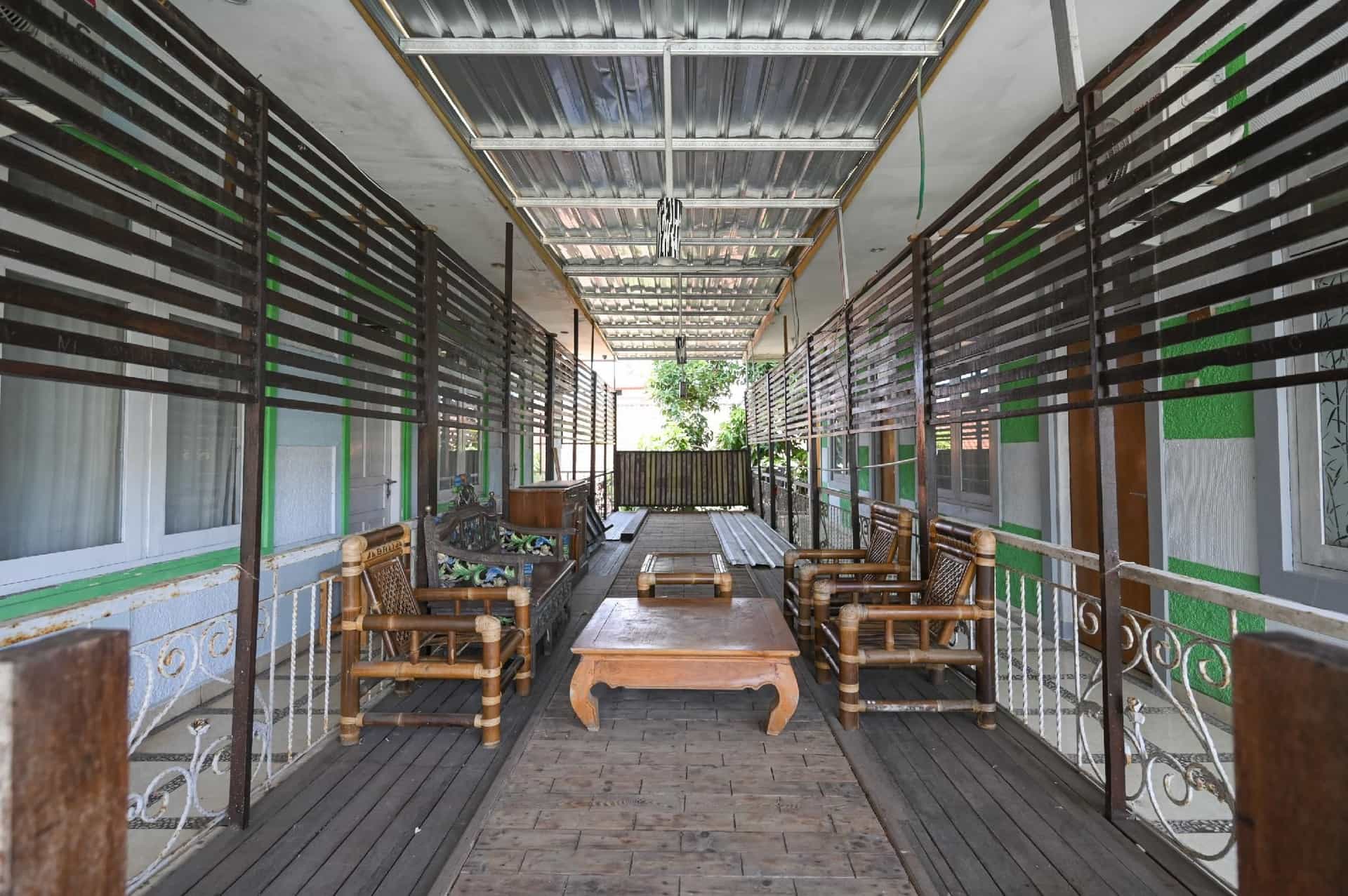 RedDoorz @ De'balcon Accomodation Kuta Bali RedDoorz @ De'balcon Accomodation Kuta Bali