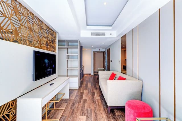 Junior Suite with Pool Access