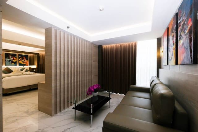Honeymoon Studio Suite, 1 King Bed, Non Smoking, City View