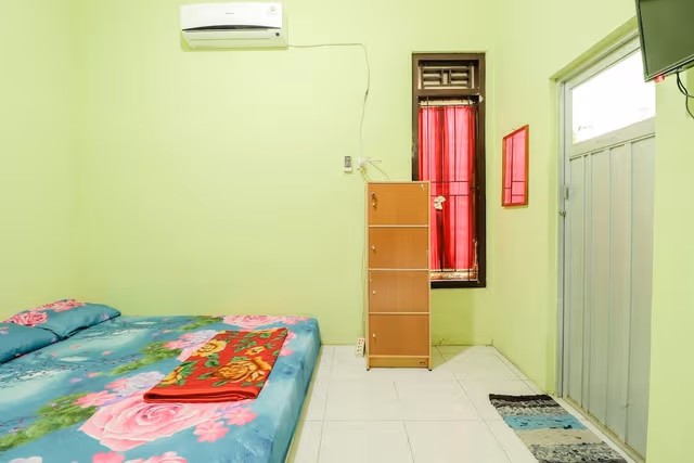 Family AC Private Bathroom (TV)