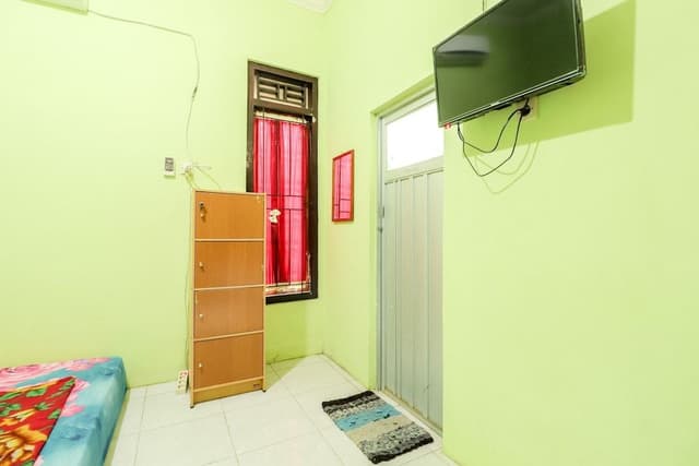 Family AC Private Bathroom (TV)