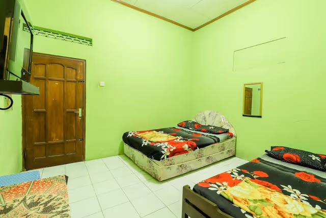 Family Fan Private Bathroom (TV)