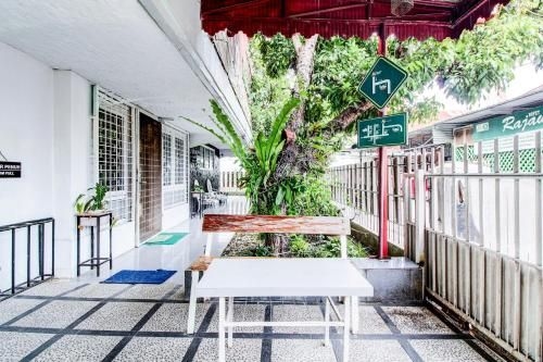 Hotel O Jalan Jenderal Sudirman Near Imam Bonjol Square Formerly Nelvi Guest House0