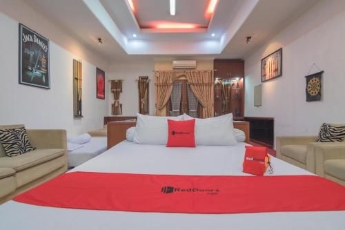 เรดดอร์ซ ชาริอาห์ เนียร์ มาร์กาฮายู รายา (RedDoorz Syariah near Margahayu Raya)2