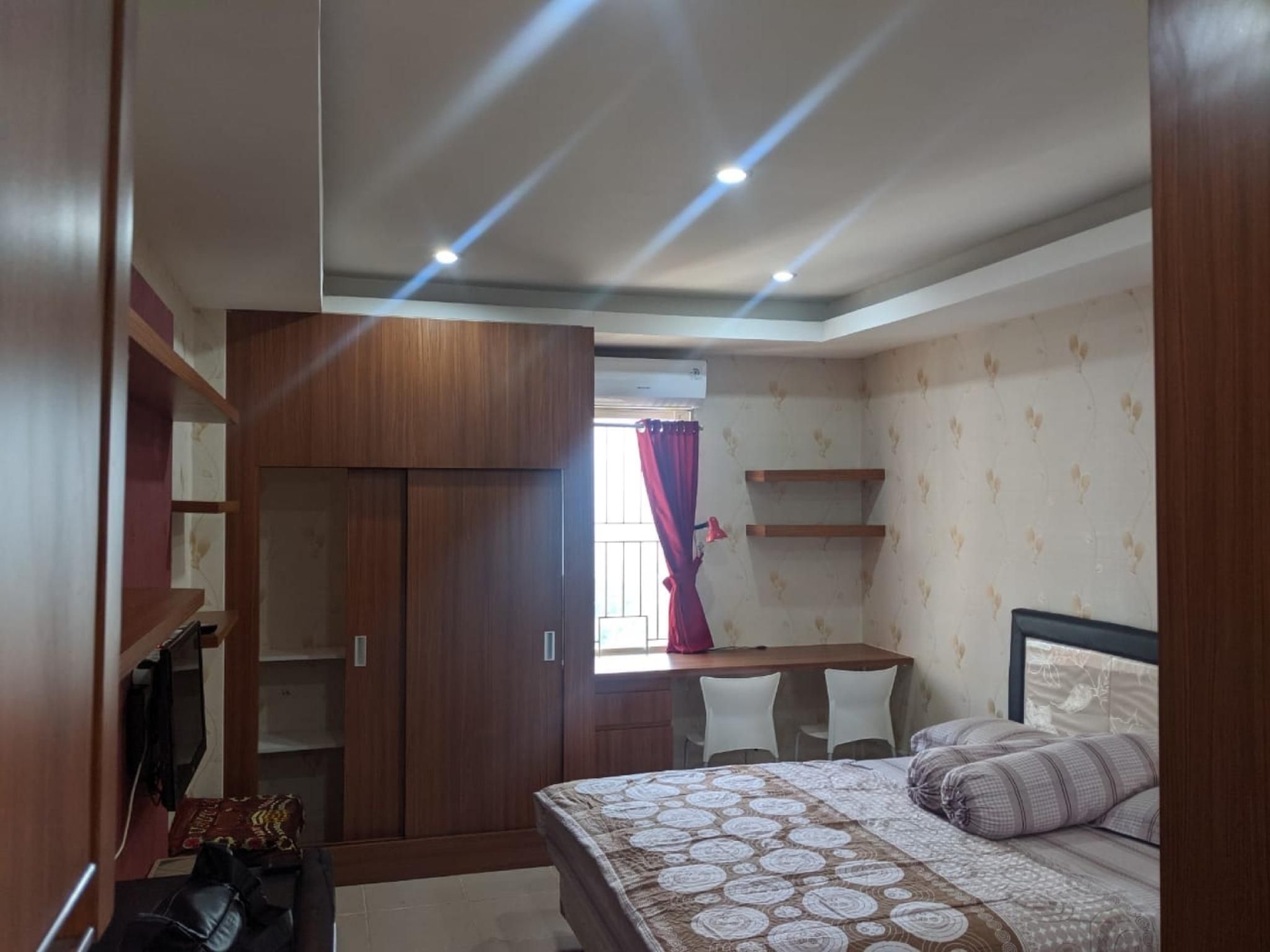 Pinewood Apartment by Vial3
