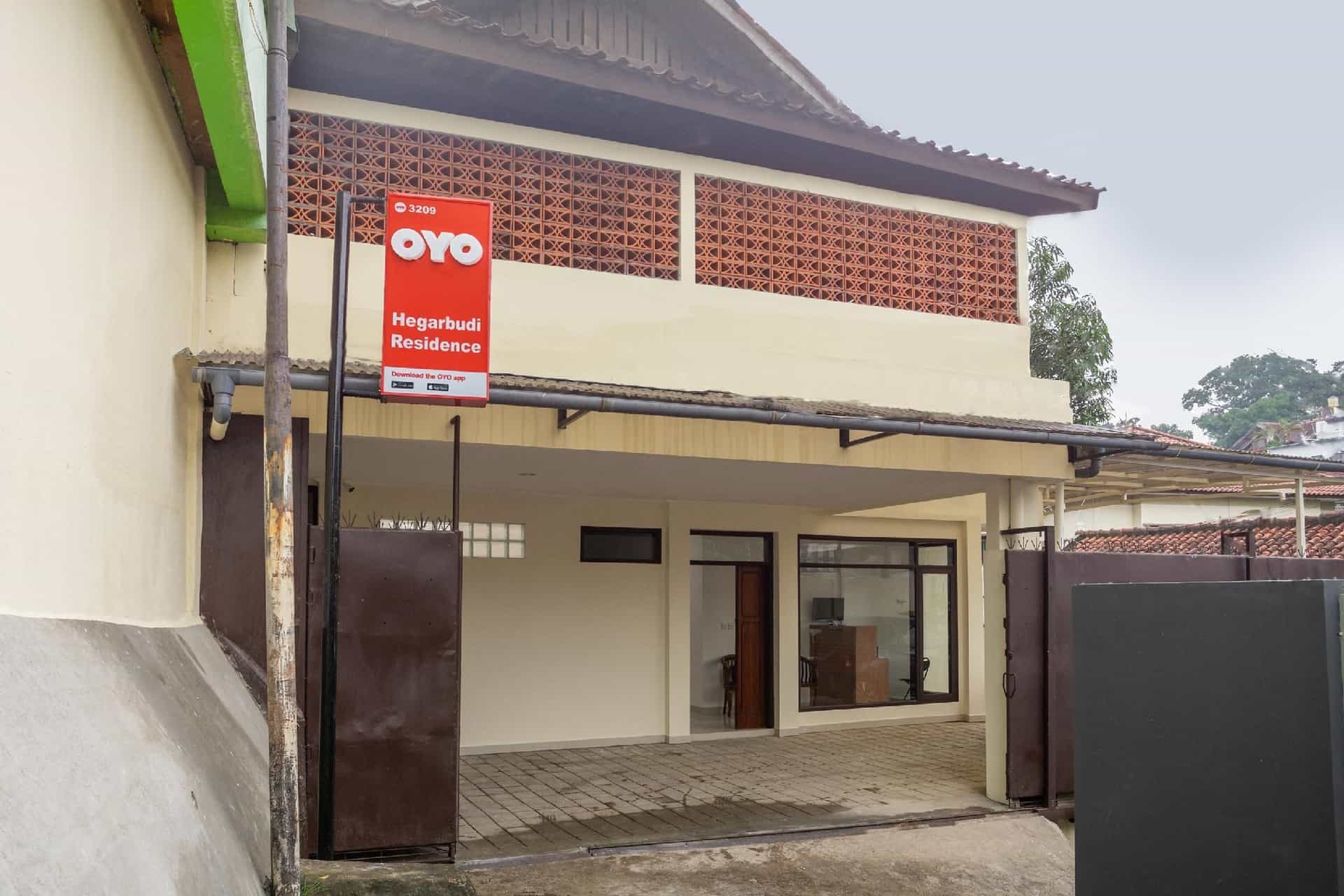 Super OYO 3209 Hegarbudhi Residence