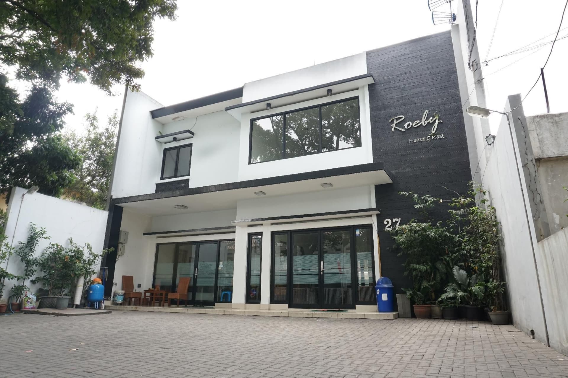 เรสซิเดนซ์ บาย เรดดอร์ซ ชาเรียะฮ์ แอท บูวะฮ์ บาตู เรสซิเดนซ์ บาย เรดดอร์ซ ชาเรียะฮ์ แอท บูวะฮ์ บาตู