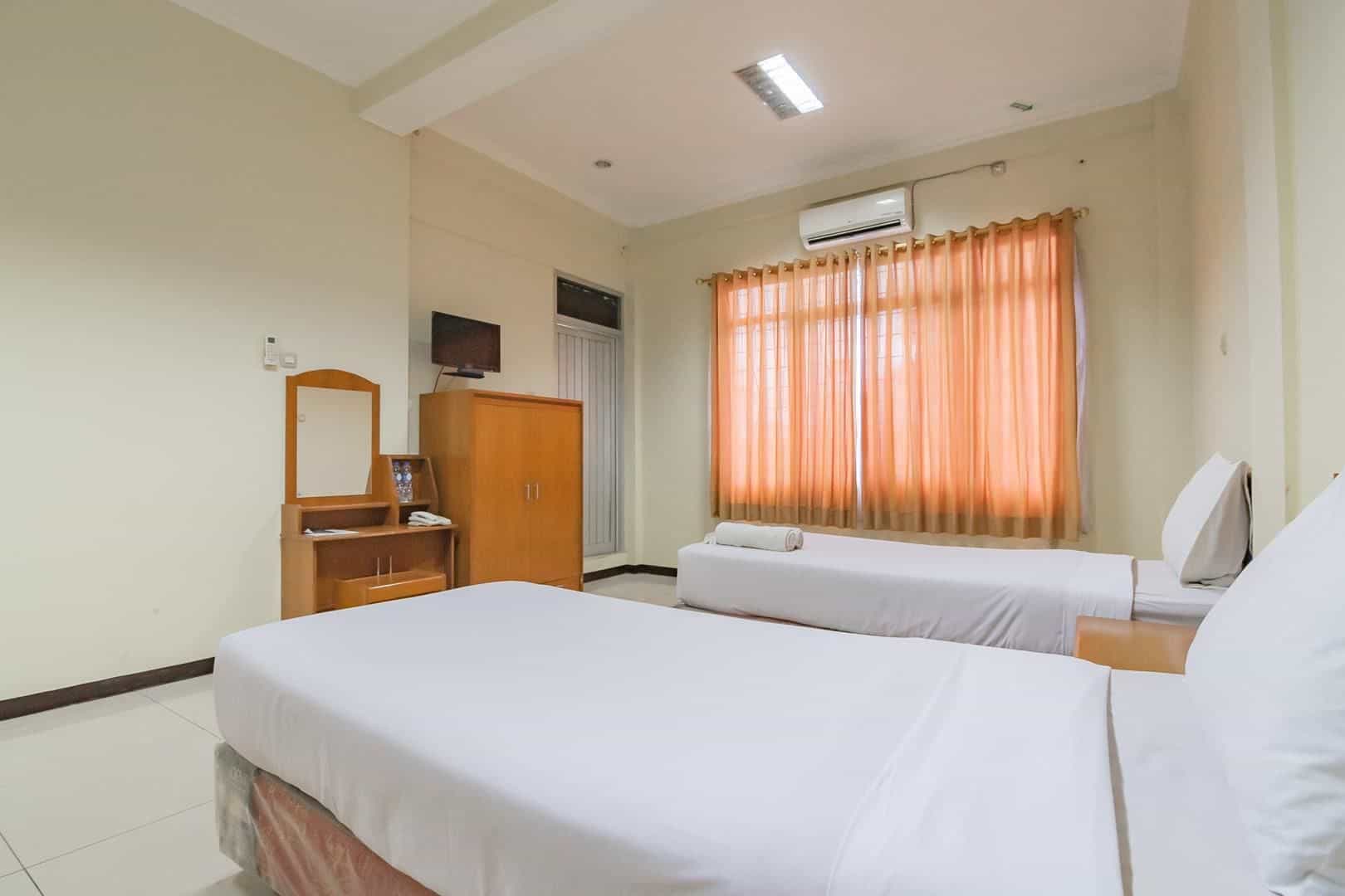 Grand Kembar Hotel Mitra RedDoorz Grand Kembar Hotel Mitra RedDoorz