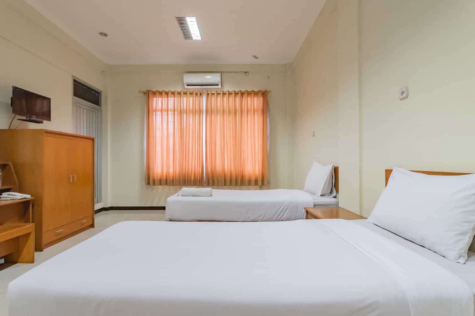 Grand Kembar Hotel Mitra RedDoorz Grand Kembar Hotel Mitra RedDoorz