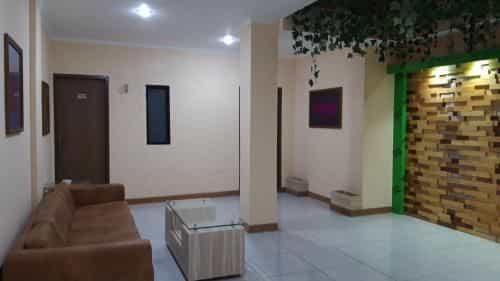 เรดดอร์ซ เนียร์ อิสตานา พลาซา 2 เรดดอร์ซ เนียร์ อิสตานา พลาซา 2